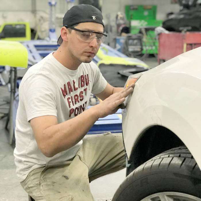 auto body repair midvale worker